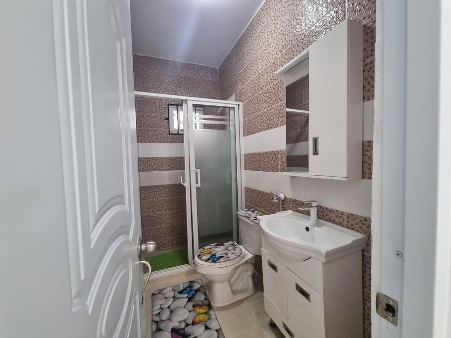 Apt moderno con balcón en área tranquila