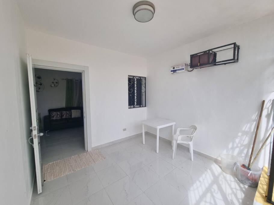 Apt moderno con balcón en área tranquila