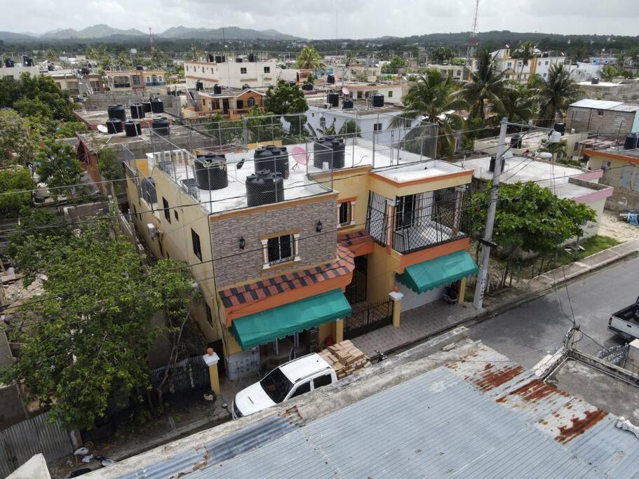 Apt moderno con balcón en área tranquila