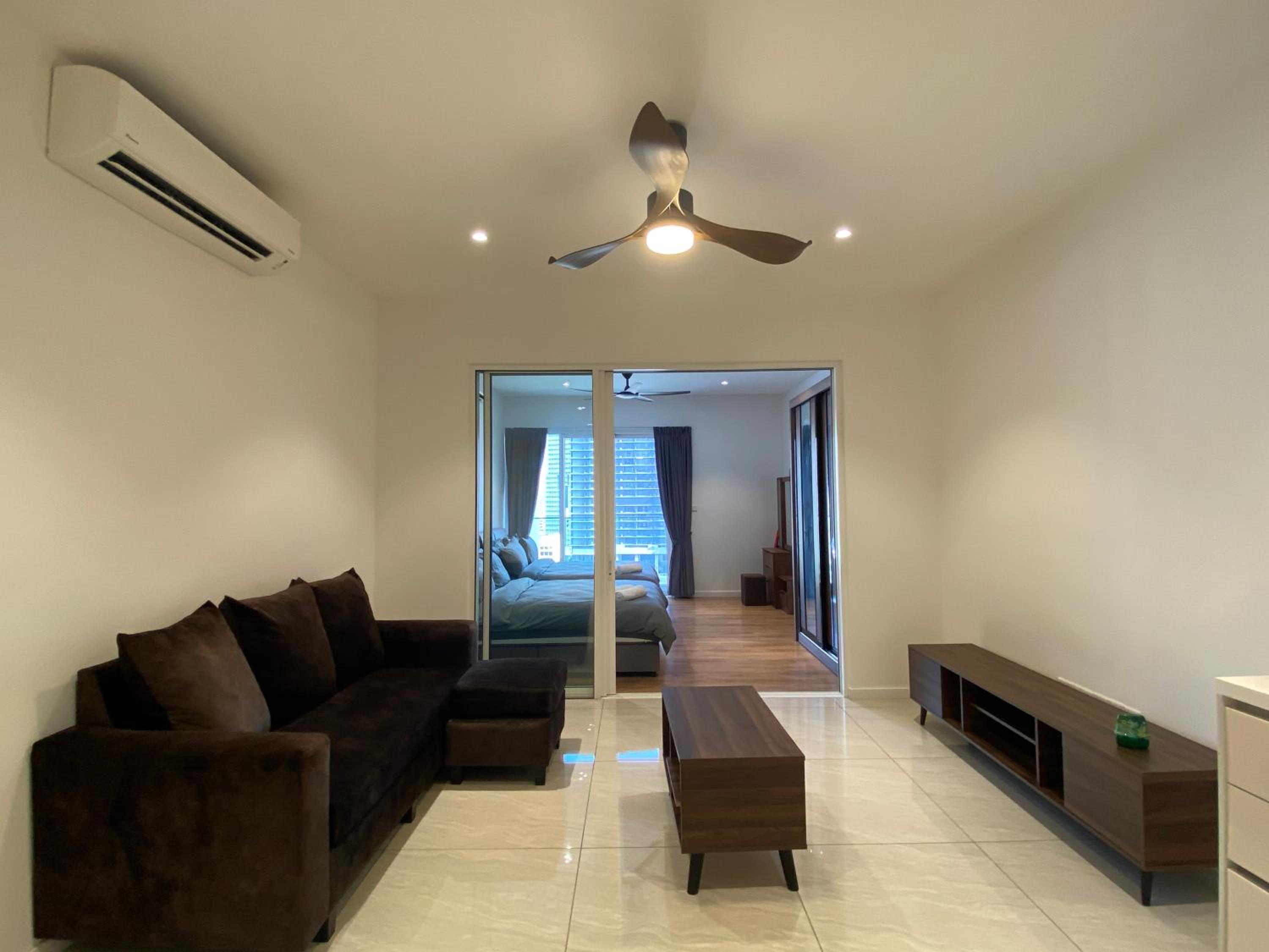 4 Pax Monorail Suite next to Quill City Mall