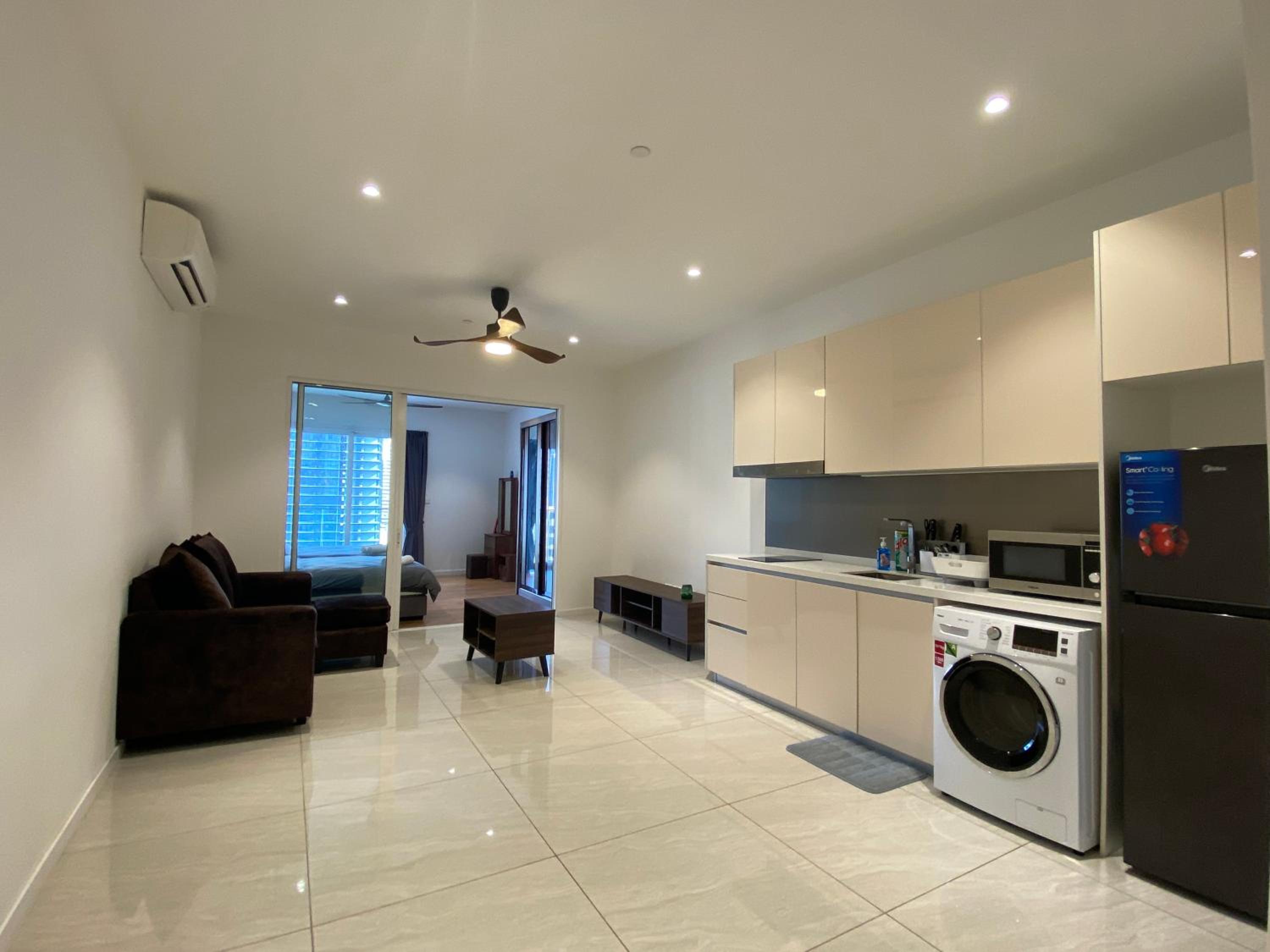4 Pax Monorail Suite next to Quill City Mall