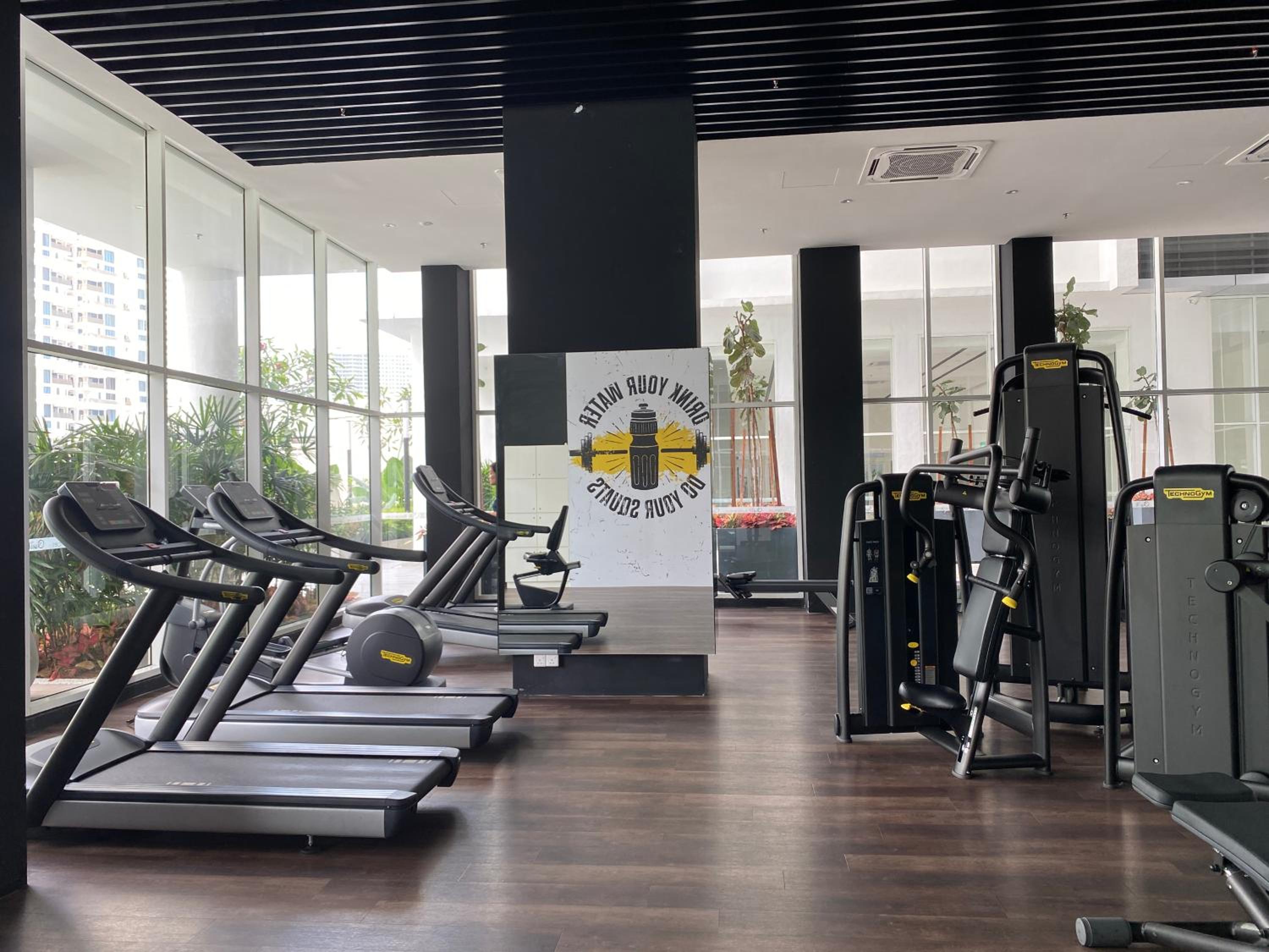 4 Pax Monorail Suite next to Quill City Mall