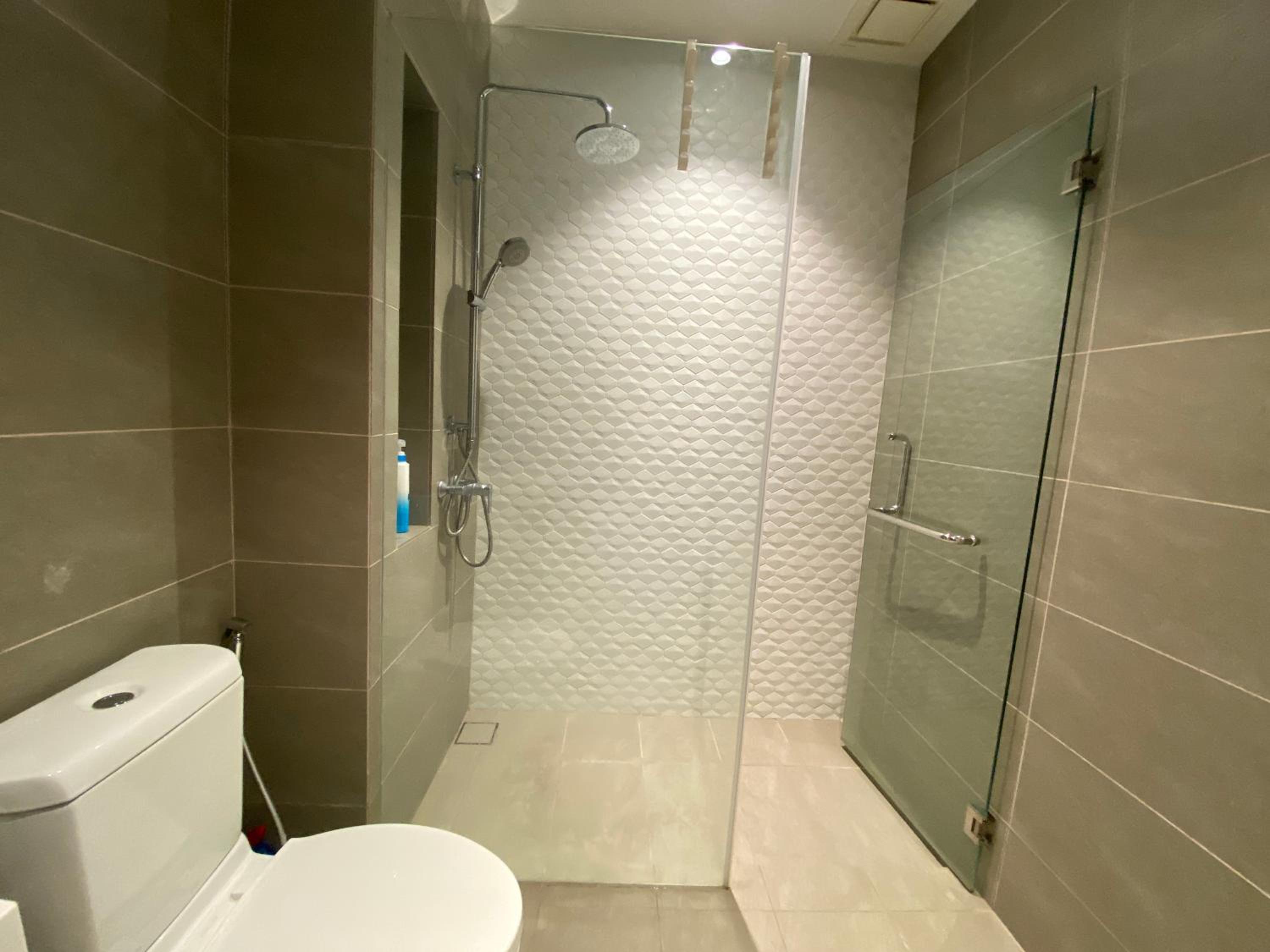 4 Pax Monorail Suite next to Quill City Mall
