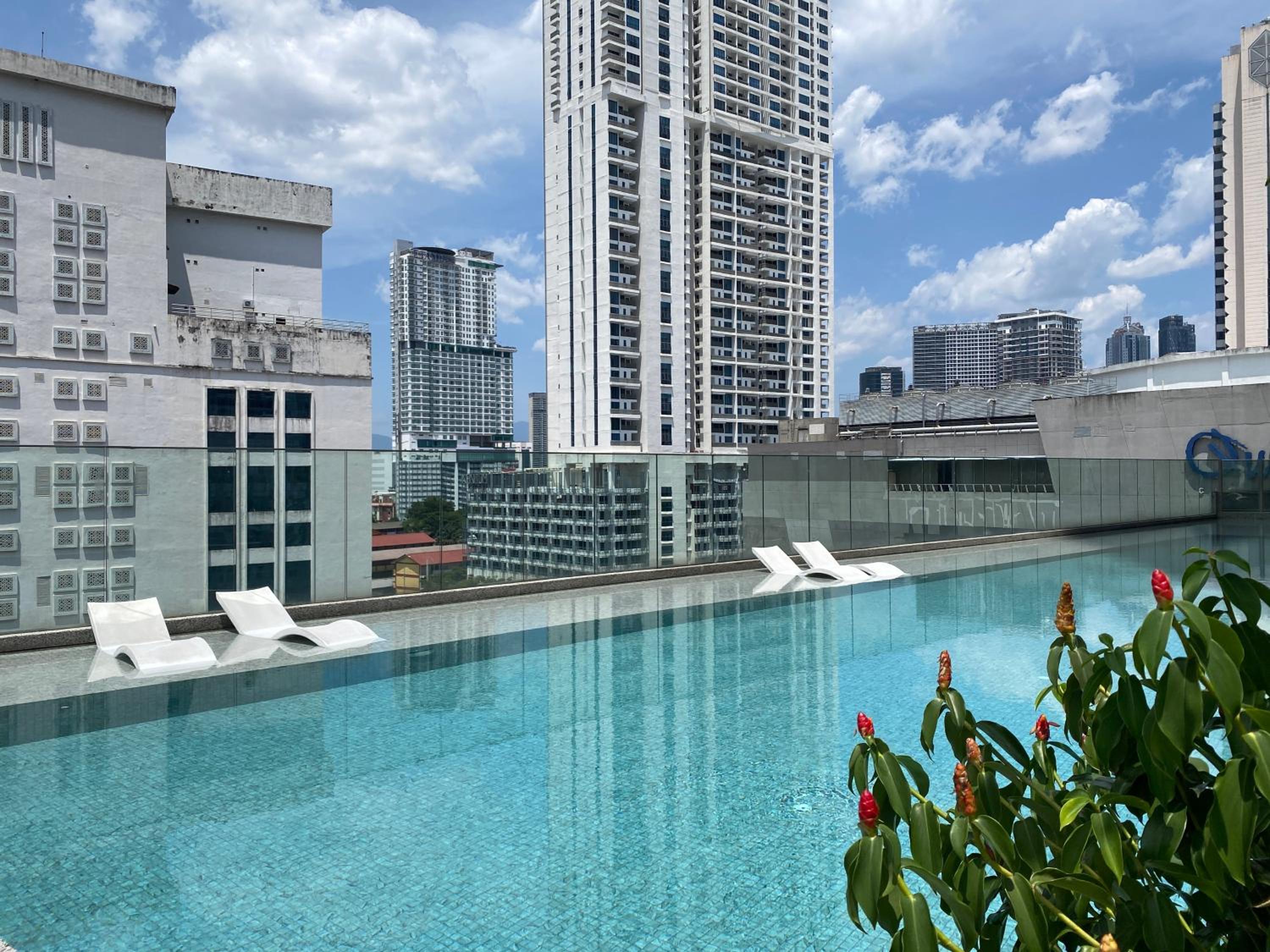 4 Pax Monorail Suite next to Quill City Mall