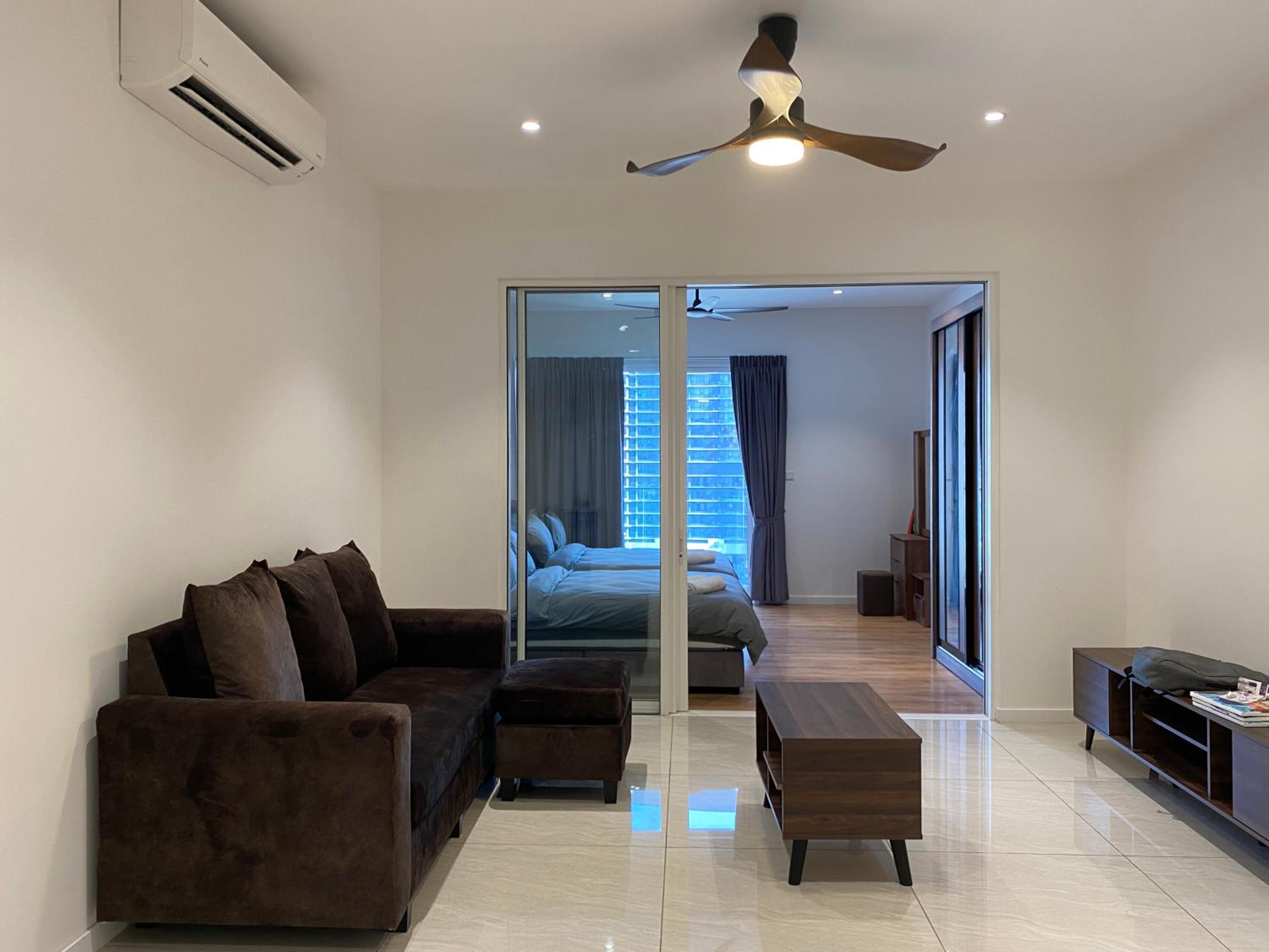 4 Pax Monorail Suite next to Quill City Mall