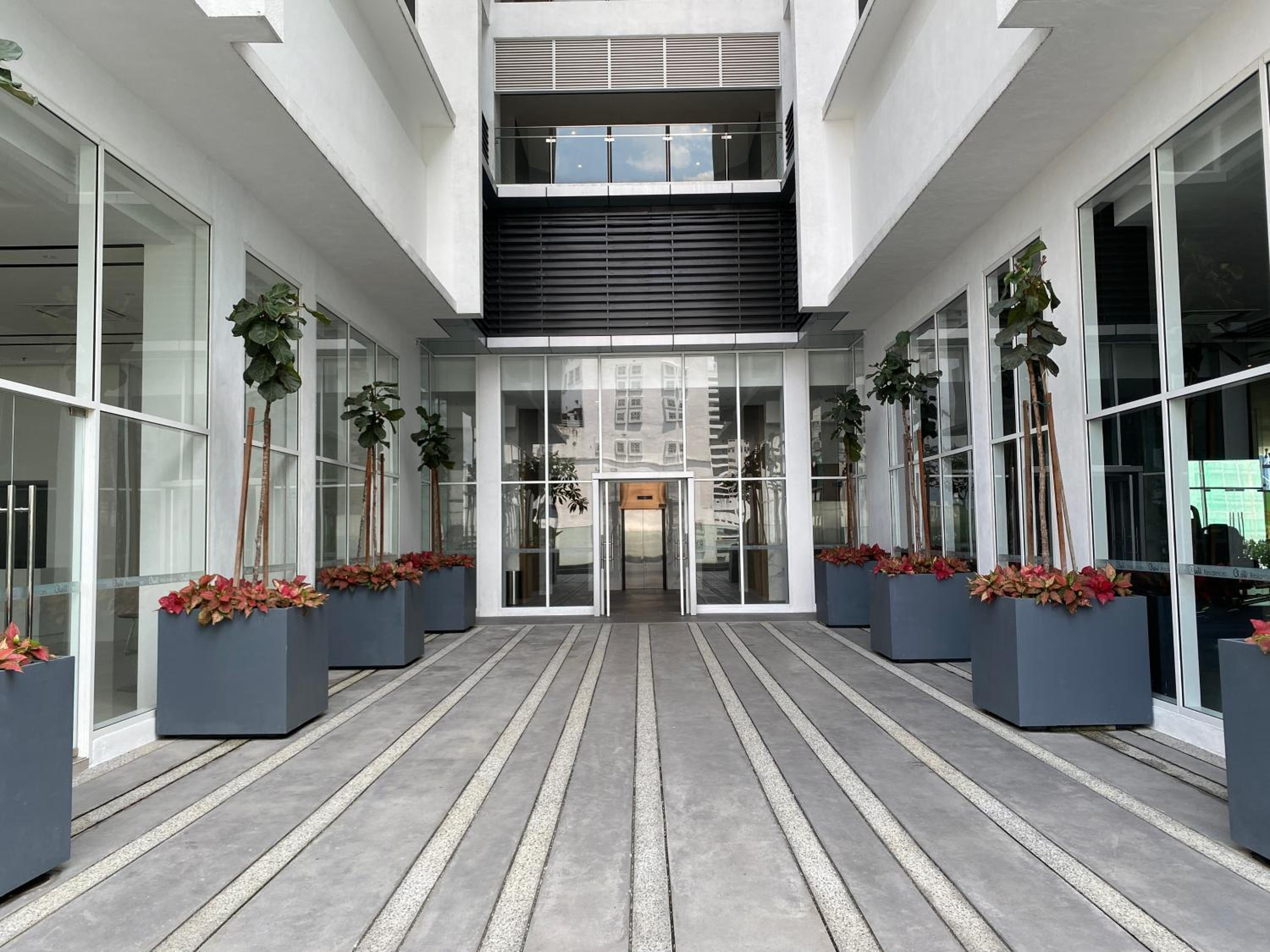 4 Pax Monorail Suite next to Quill City Mall