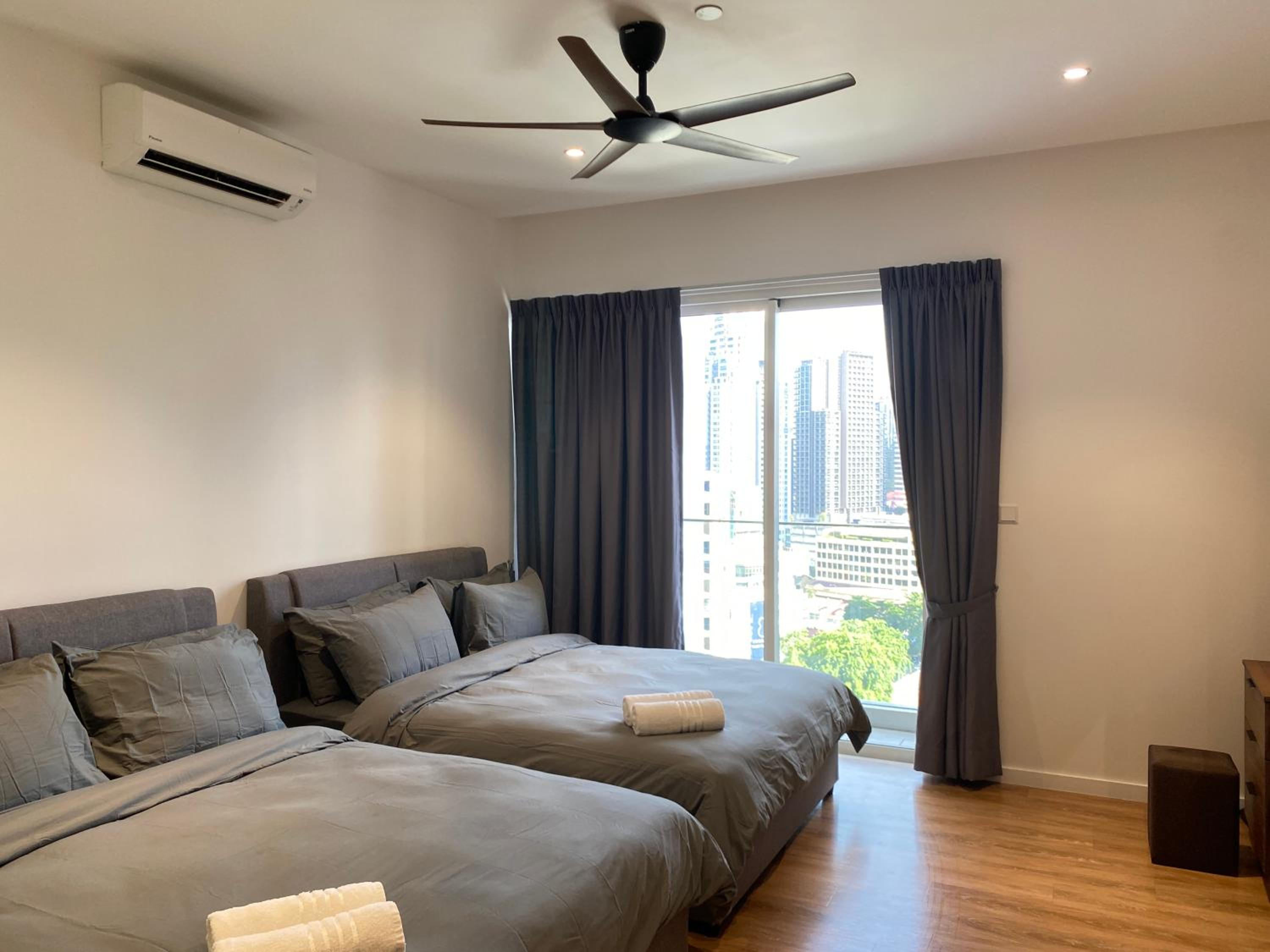4 Pax Monorail Suite next to Quill City Mall