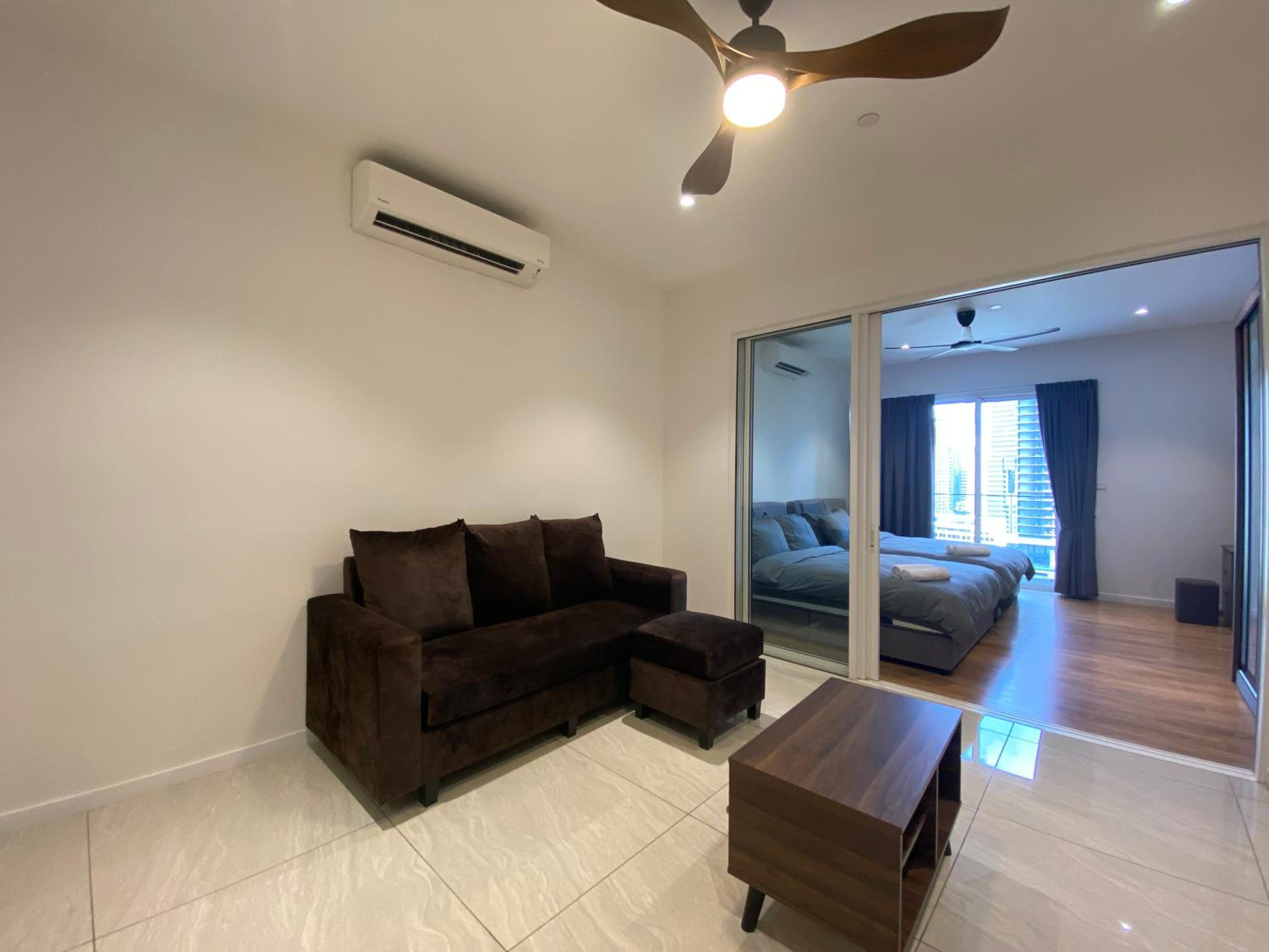4 Pax Monorail Suite next to Quill City Mall