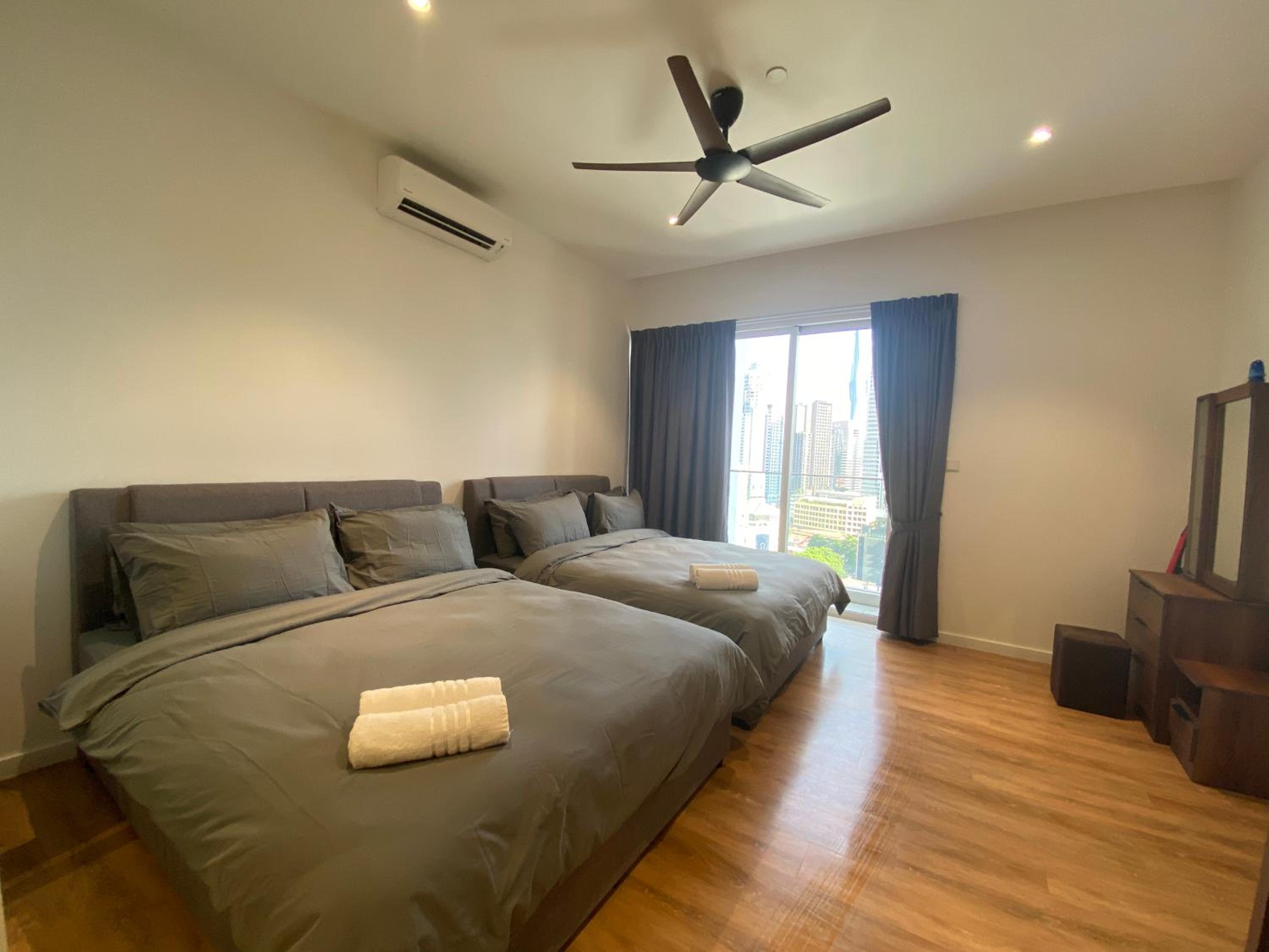 4 Pax Monorail Suite next to Quill City Mall