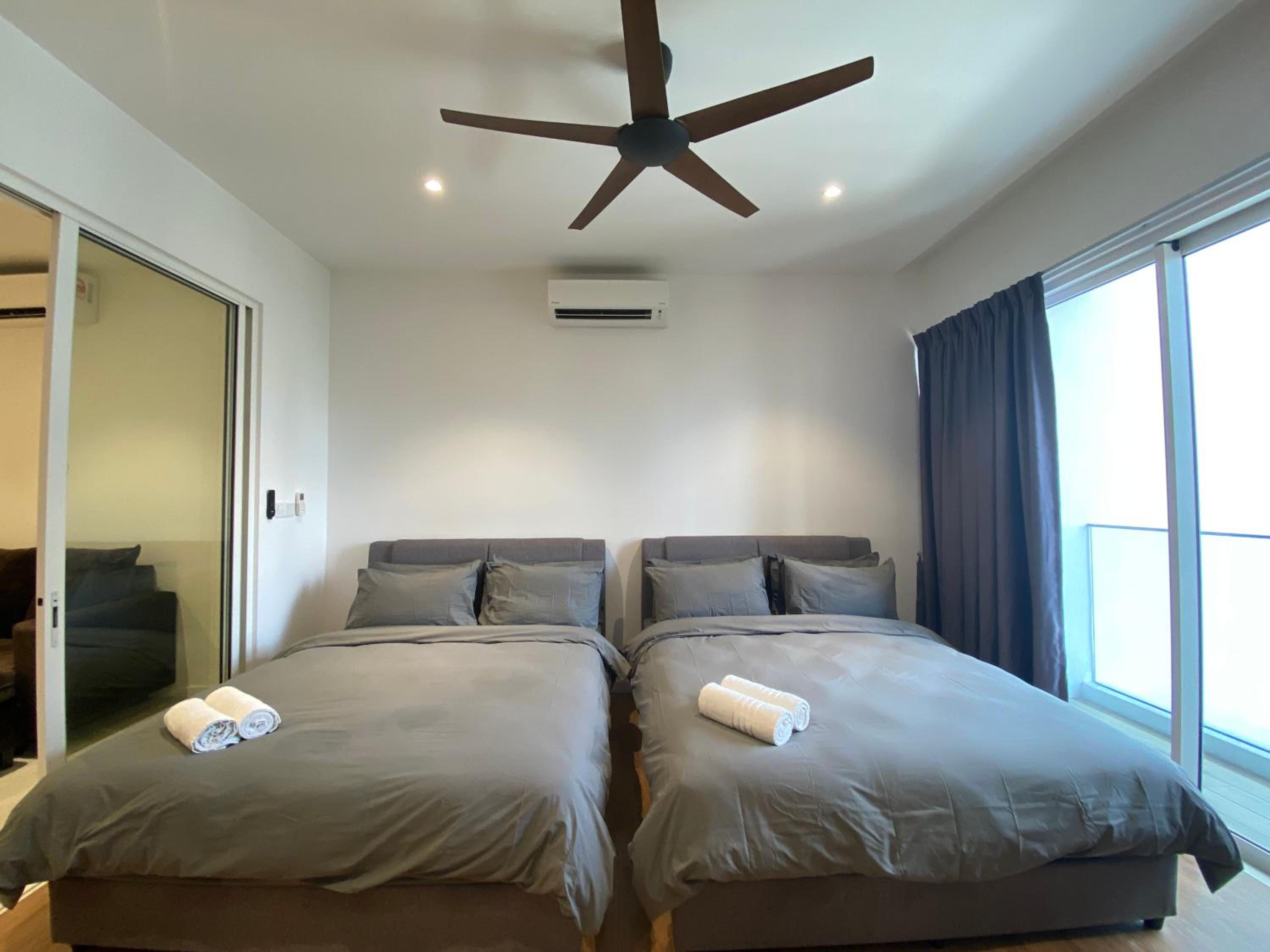 4 Pax Monorail Suite next to Quill City Mall