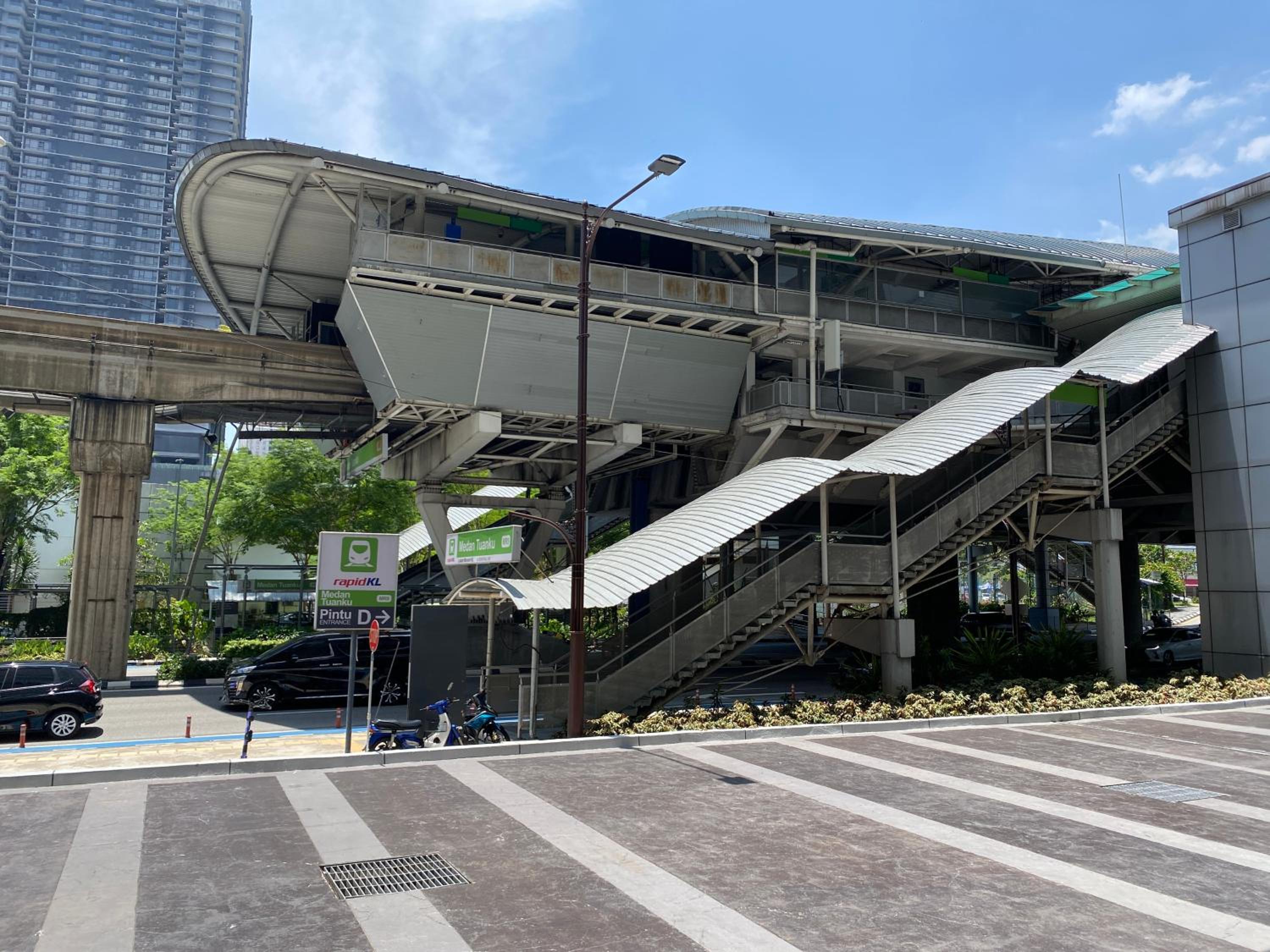 4 Pax Monorail Suite next to Quill City Mall