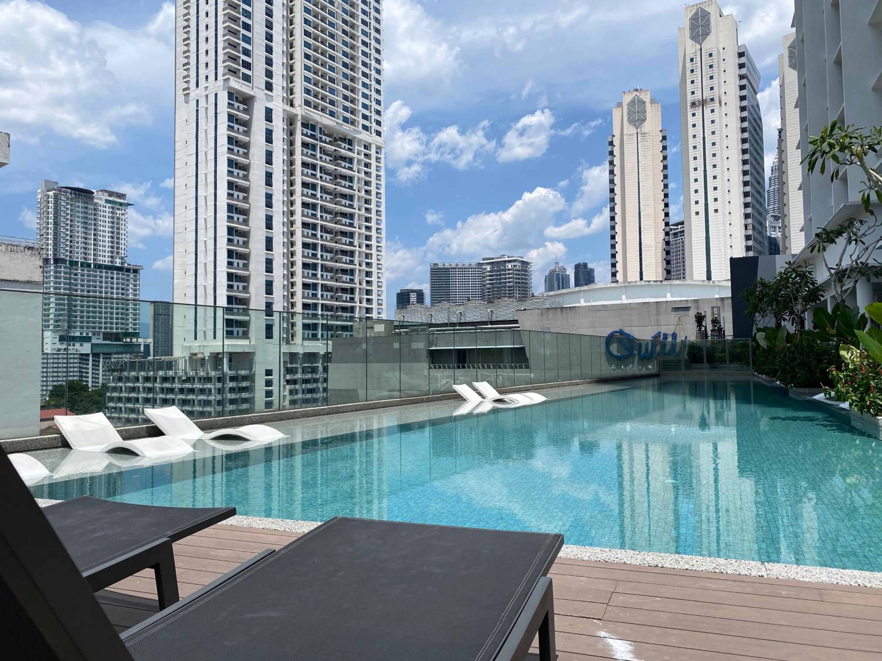 4 Pax Monorail Suite next to Quill City Mall