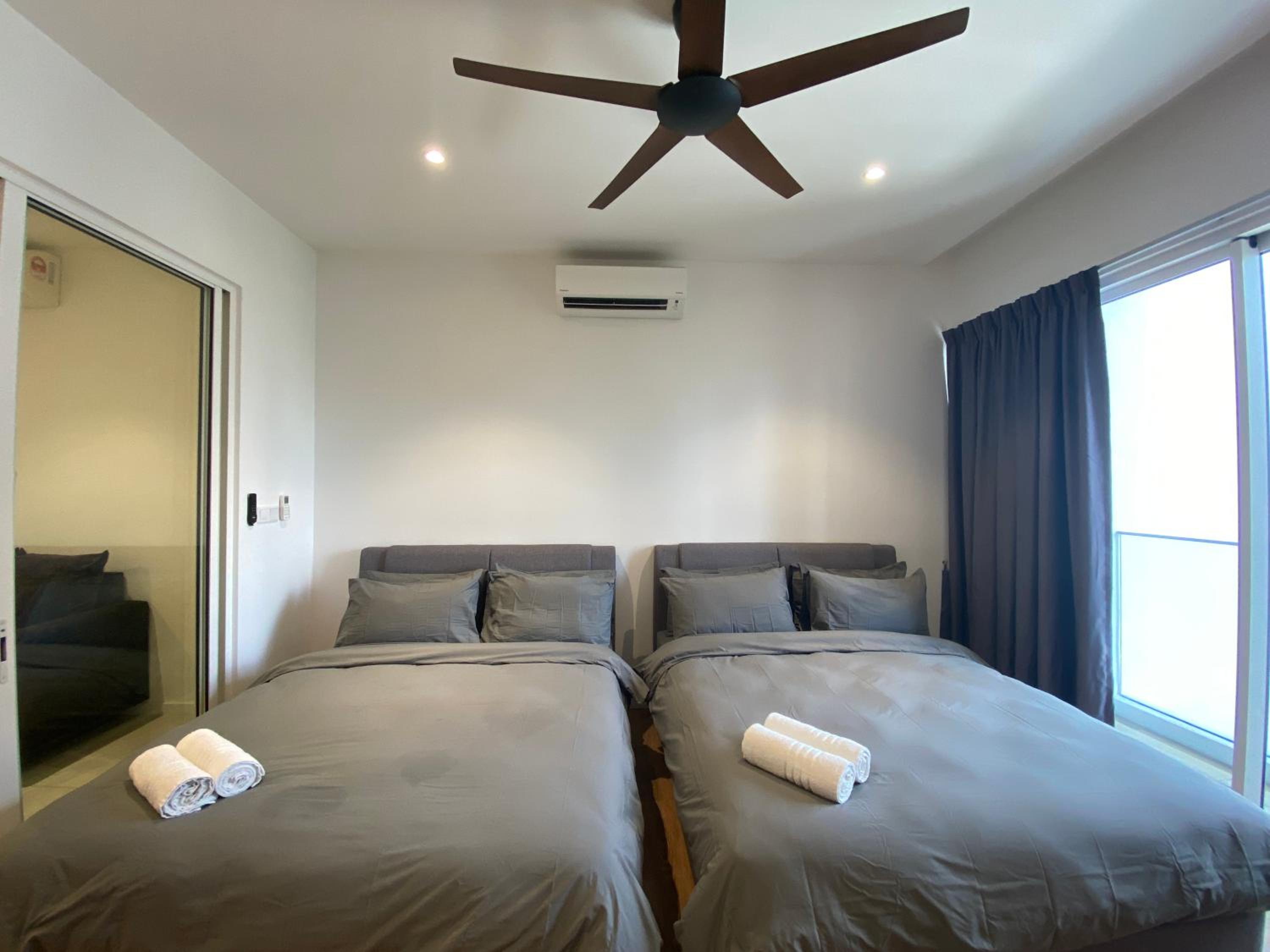 4 Pax Monorail Suite next to Quill City Mall