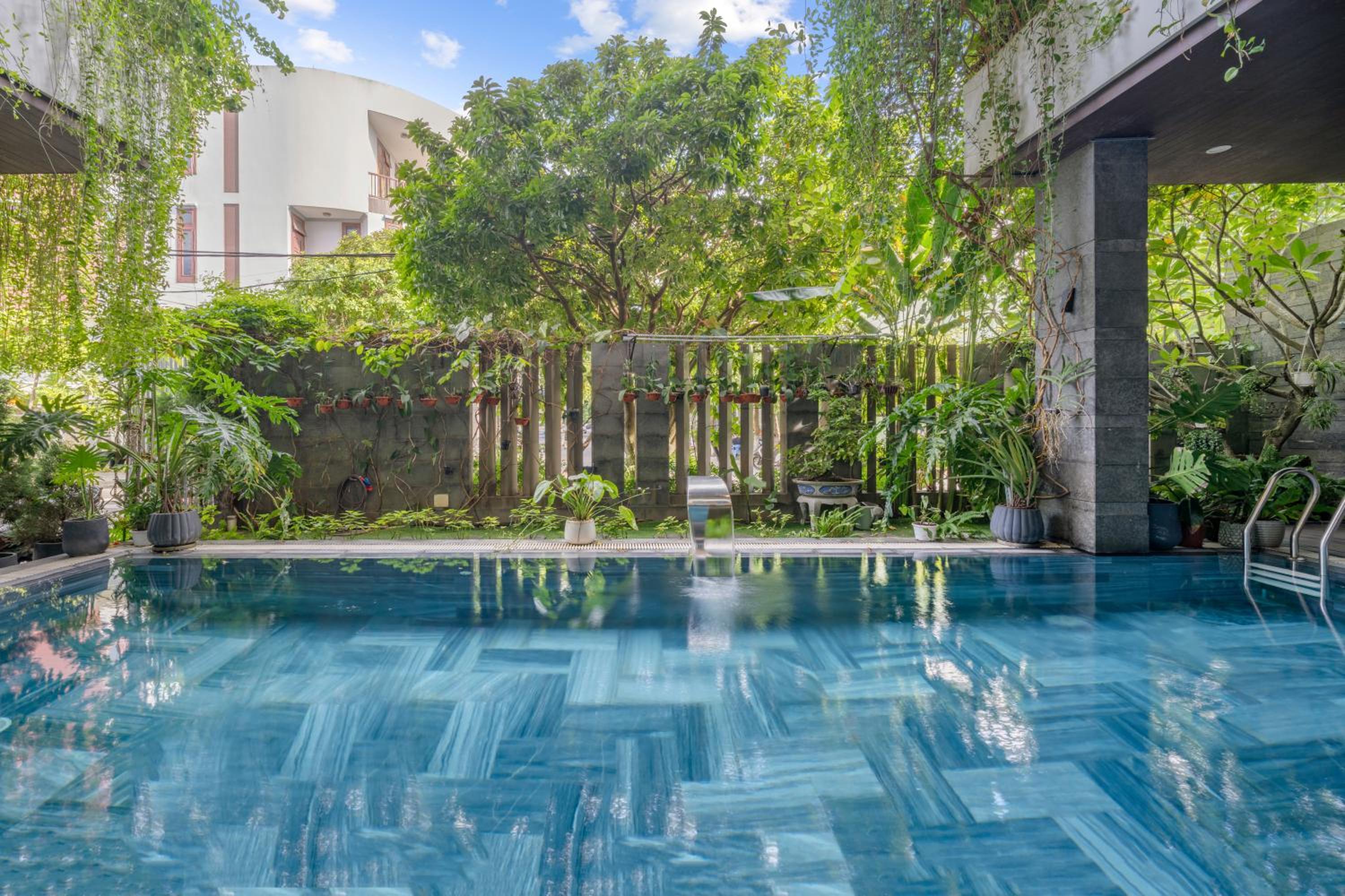 The Locals Hotel - Lê Thước Đà Nẵng