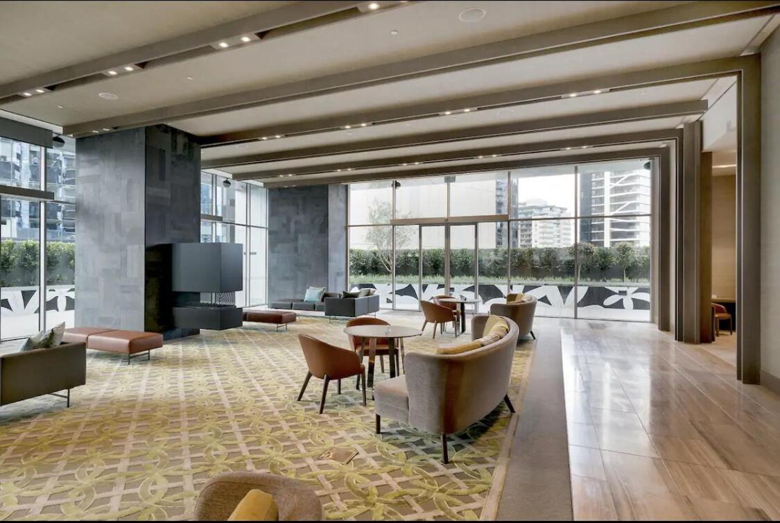 Prima Tower - Elegant Apartment with Stunning City Views