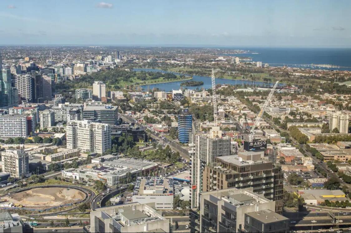 Prima Tower - Premium Apartment with City and Flames Views