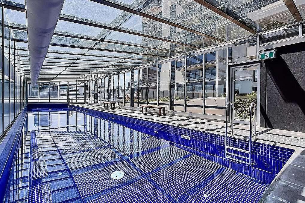 Exclusive Retreat - 7-Bedrooms, 2 Balconies Opposite Casino & MCEC