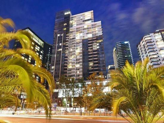 Exclusive Retreat - 7-Bedrooms, 2 Balconies Opposite Casino & MCEC