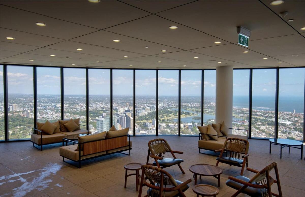 Prima Tower - Luxury Retreat with Casino, River and Flames Views
