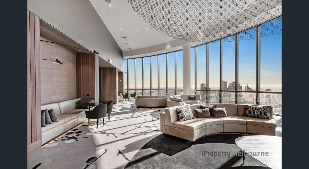 Prima Tower - Luxury Retreat with Casino, River and Flames Views