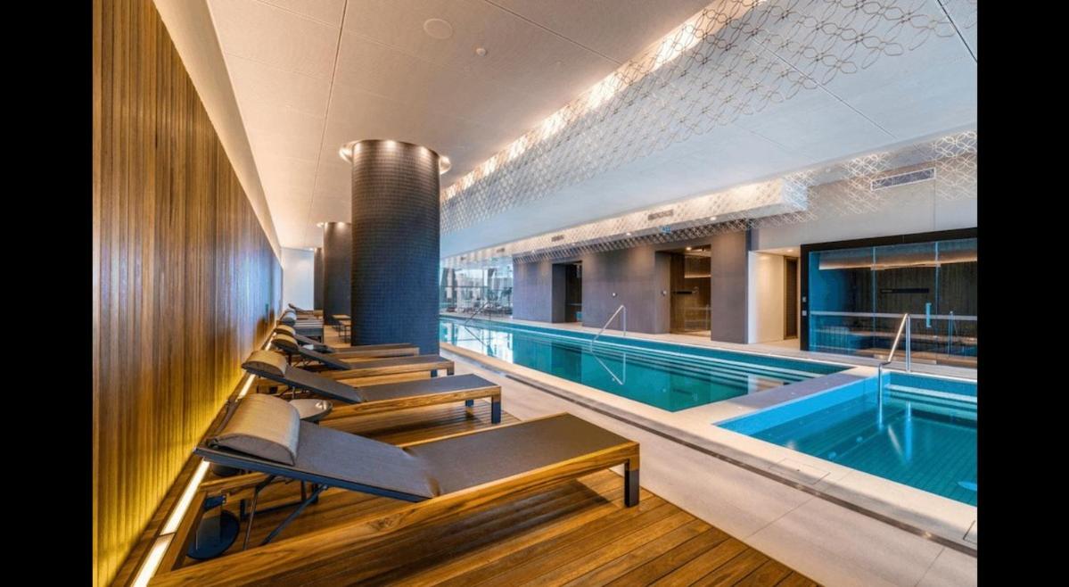 Prima Tower - Luxury Retreat with Casino, River and Flames Views