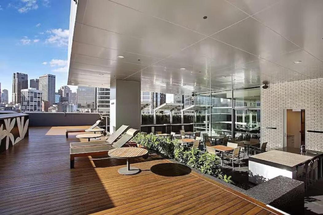 Prima Tower - Luxury Retreat with Casino, River and Flames Views
