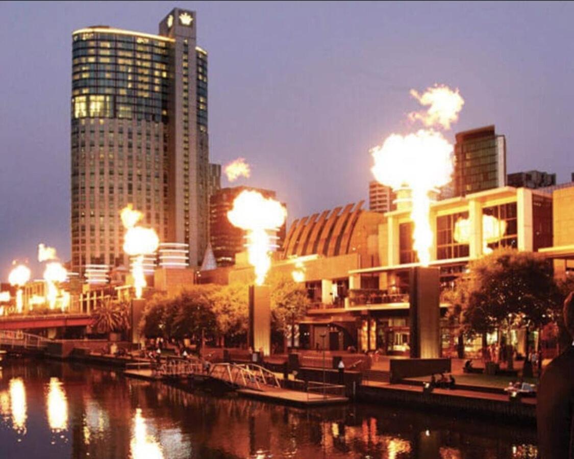 Prima Tower - Luxury Retreat with Casino, River and Flames Views