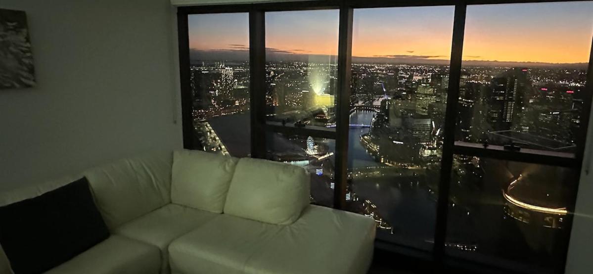 Prima Tower - Luxury Retreat with Casino, River and Flames Views