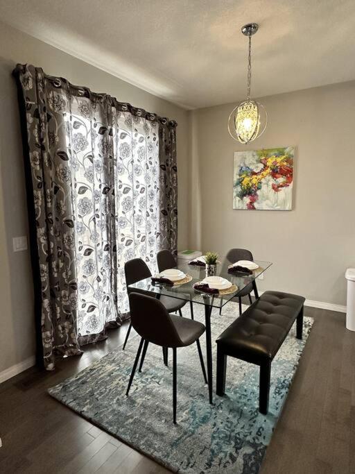Cozy Home Near Calgary Airport