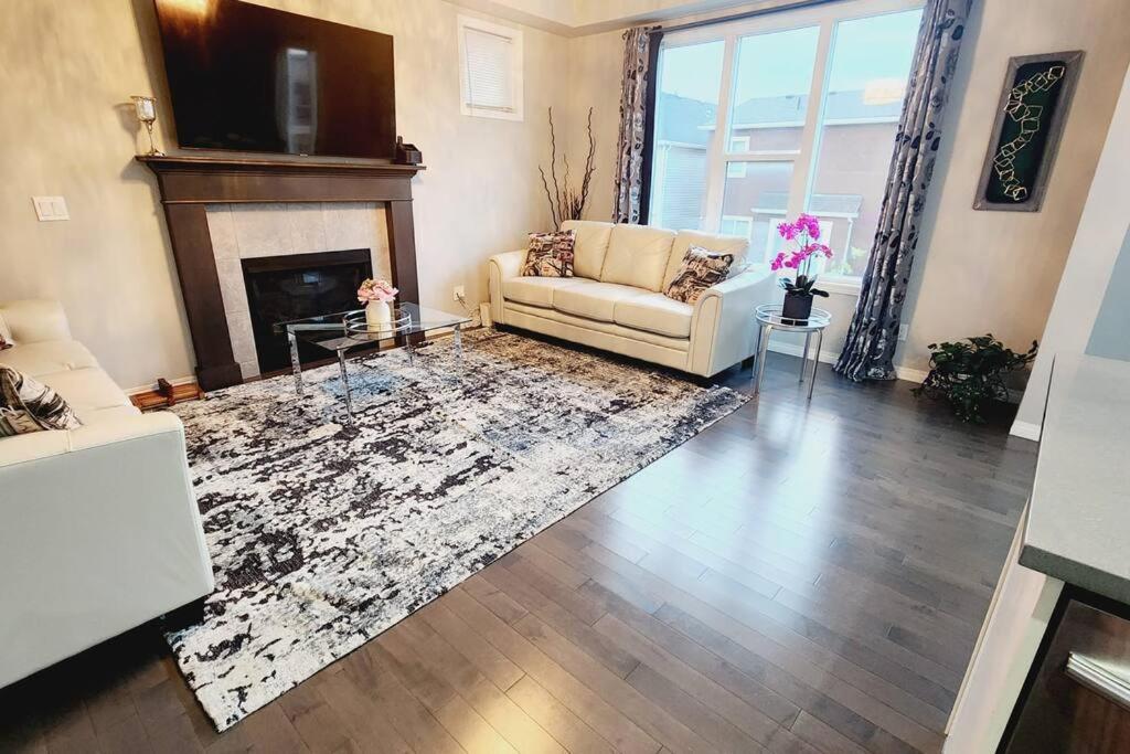 Cozy Home Near Calgary Airport
