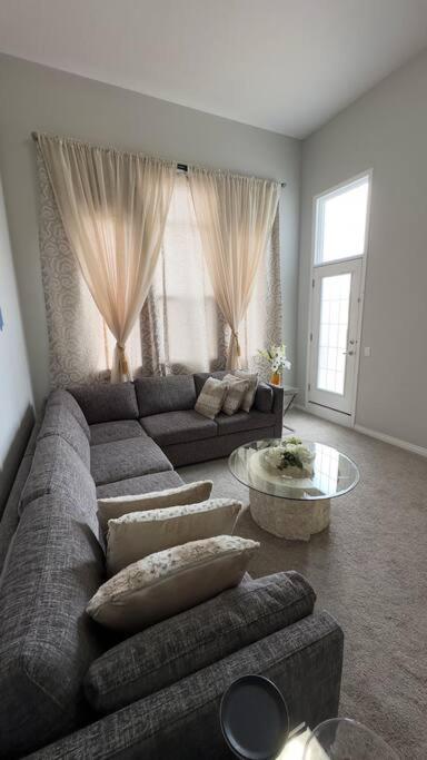 Cozy Home Near Calgary Airport
