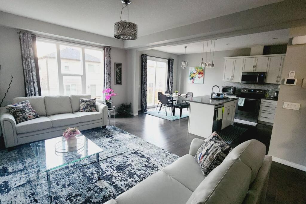 Cozy Home Near Calgary Airport