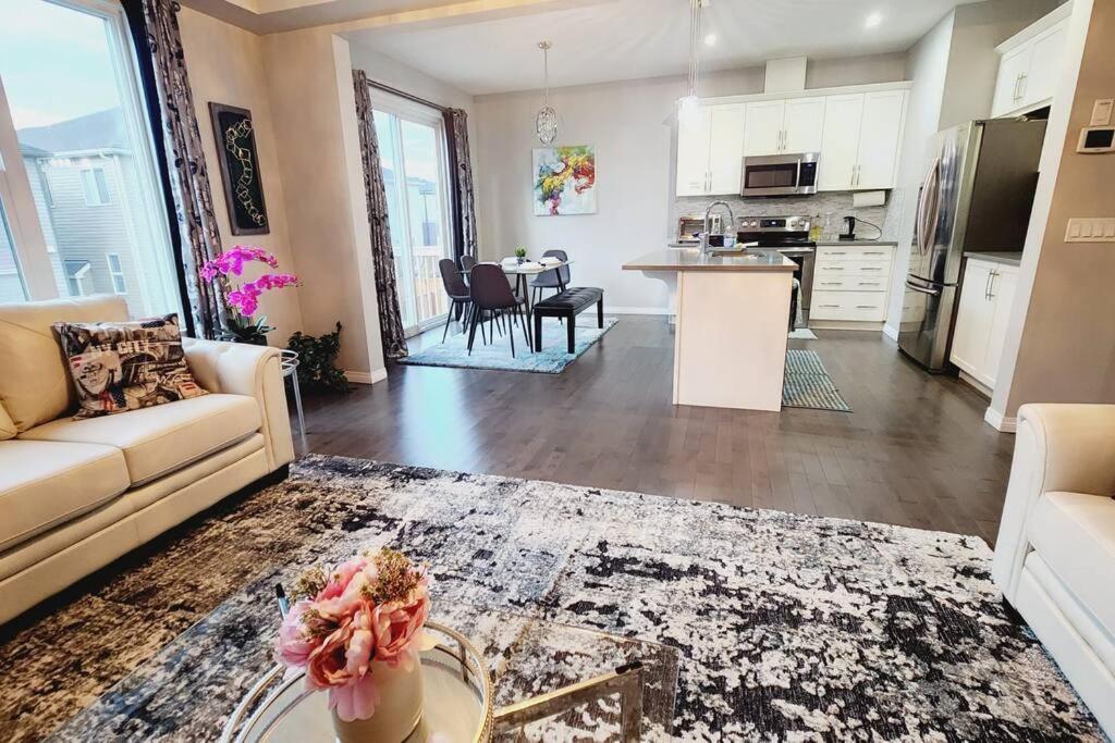 Cozy Home Near Calgary Airport