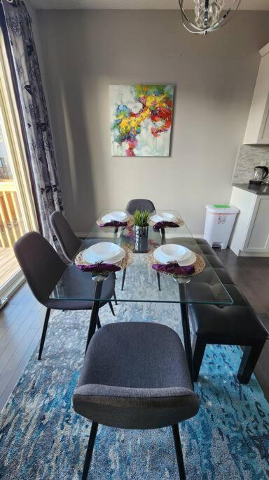 Cozy Home Near Calgary Airport