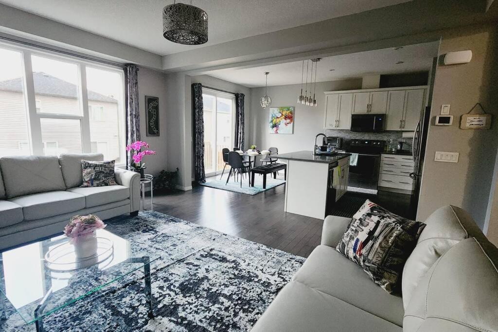 Cozy Home Near Calgary Airport