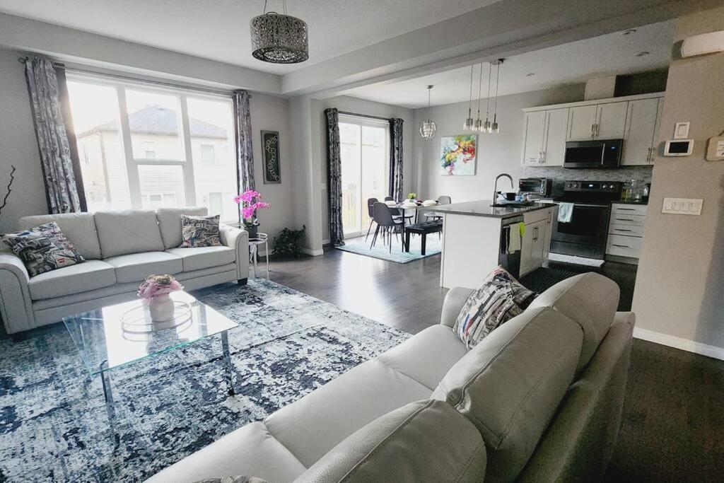 Cozy Home Near Calgary Airport