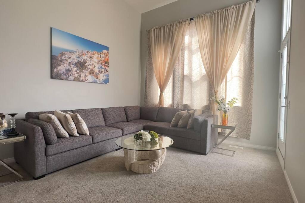 Cozy Home Near Calgary Airport