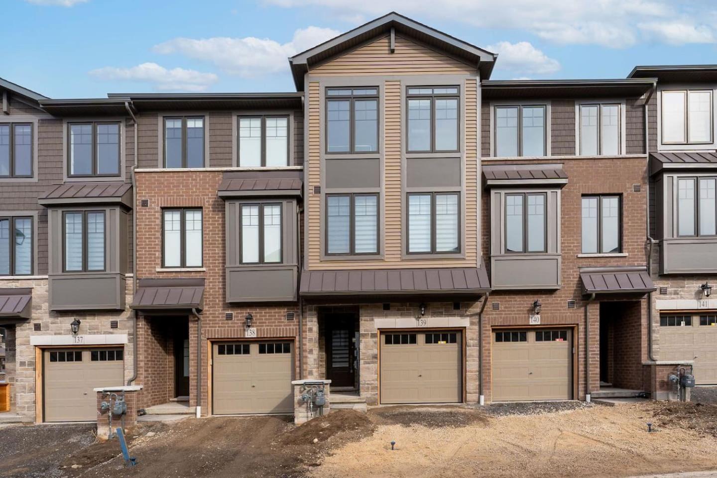 3br Near Highway401, Mill Race Park - Free Parking