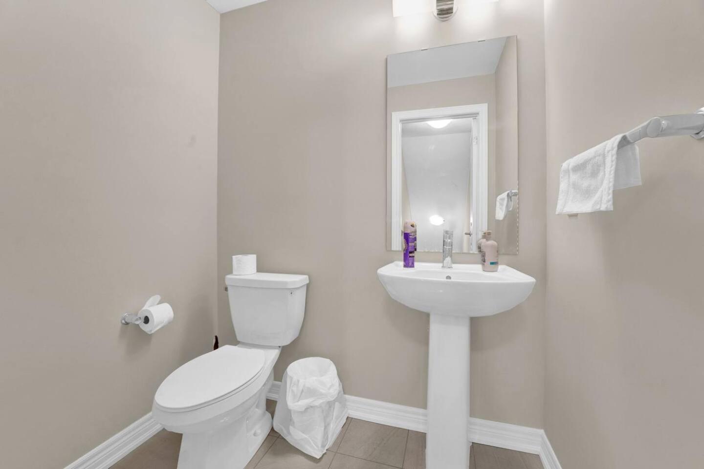 3br Near Highway401, Mill Race Park - Free Parking
