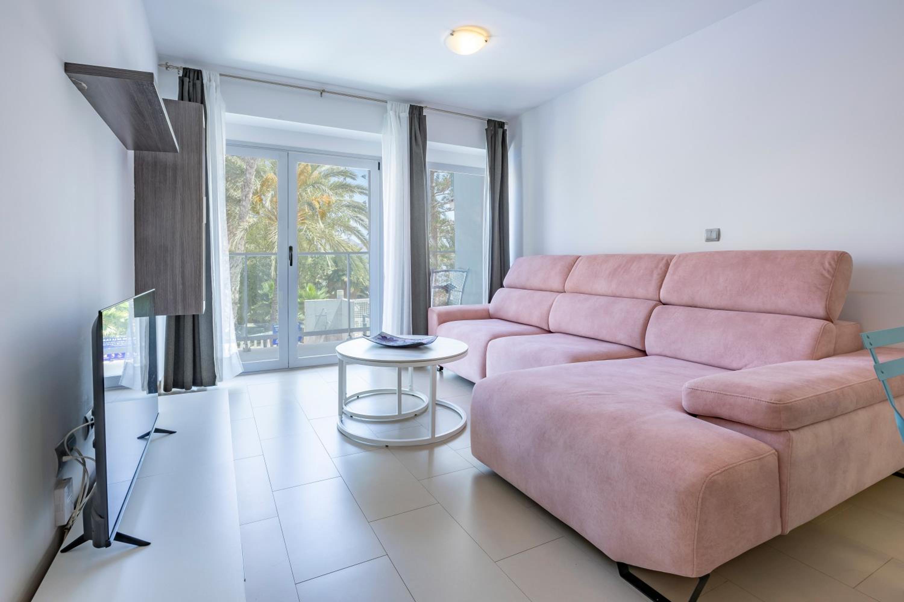 Playa de Poniente en Benidorm — hotel room