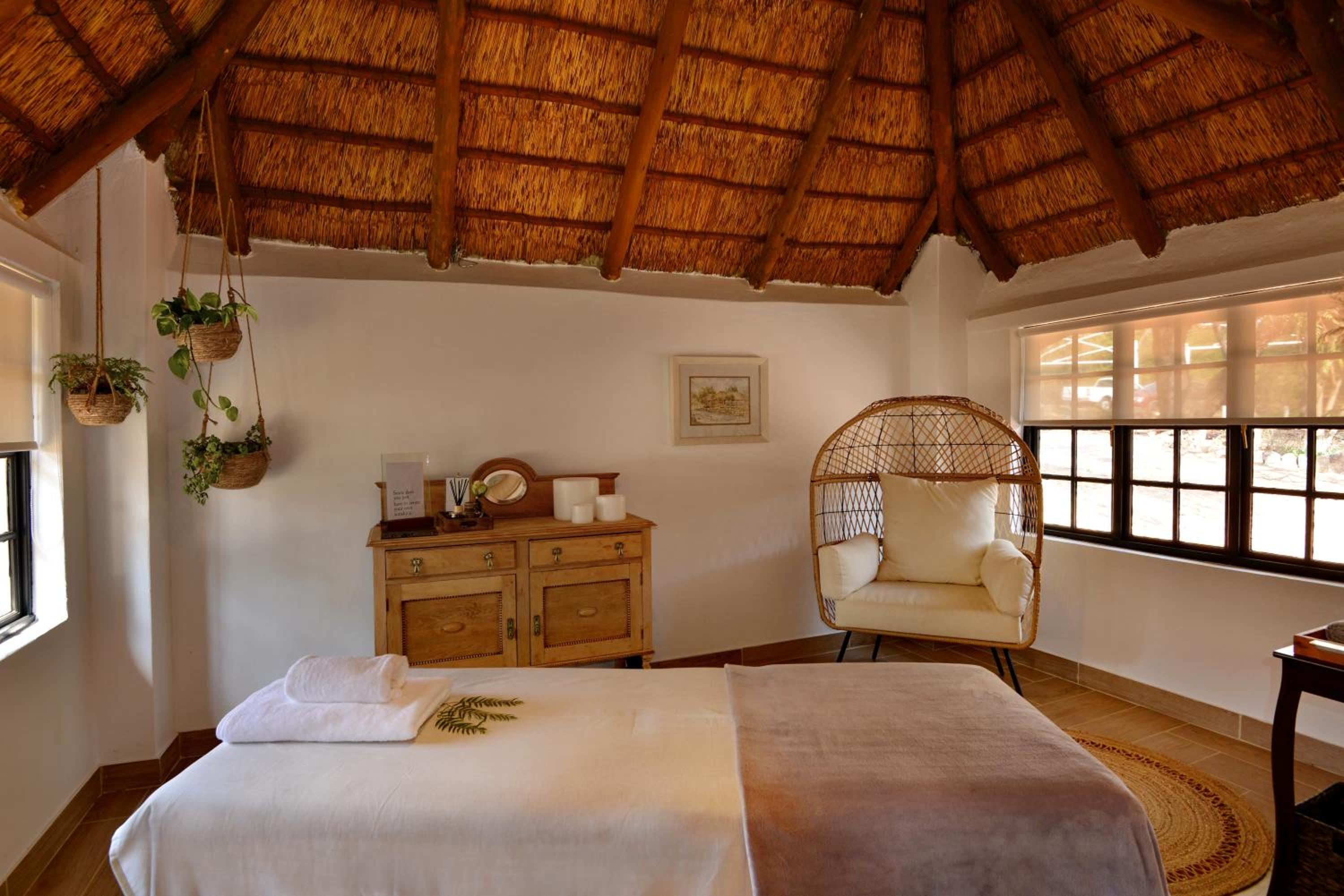 Thanda Manzi Country Hotel