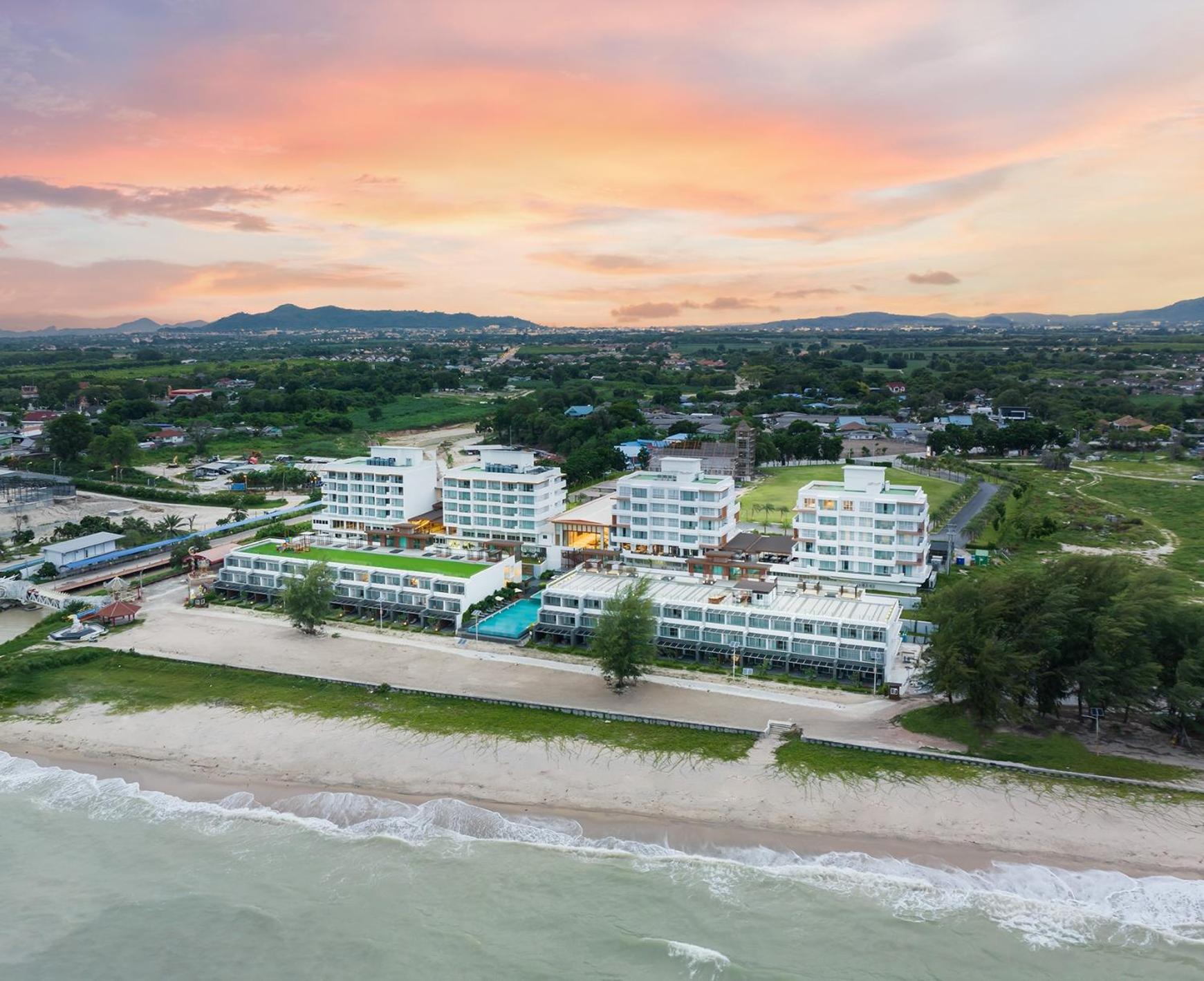 Hotel Eastin Resort Rayong - Image 1