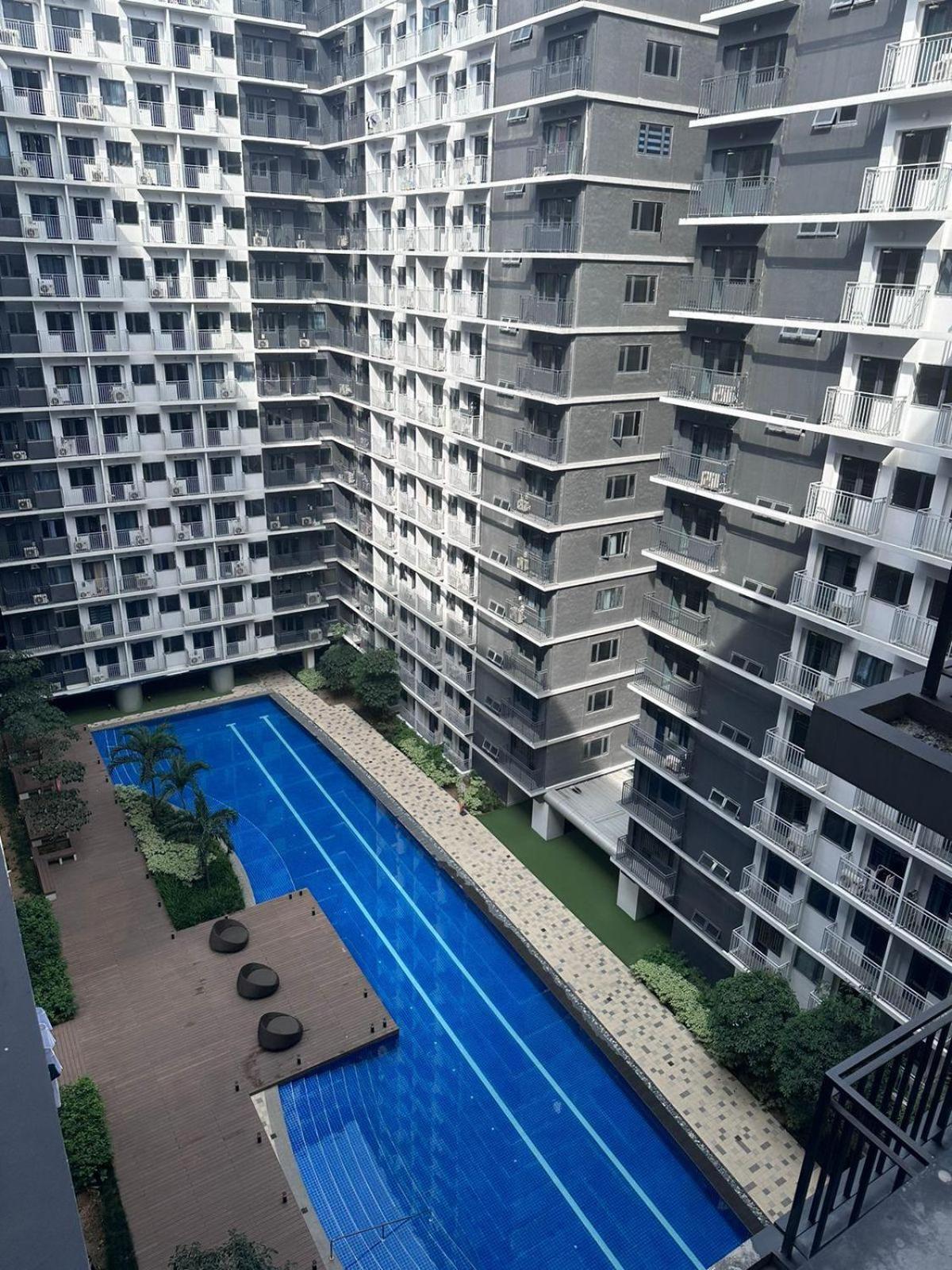 Talia Wrynzi Condo SM MOA Complex Manila view 2