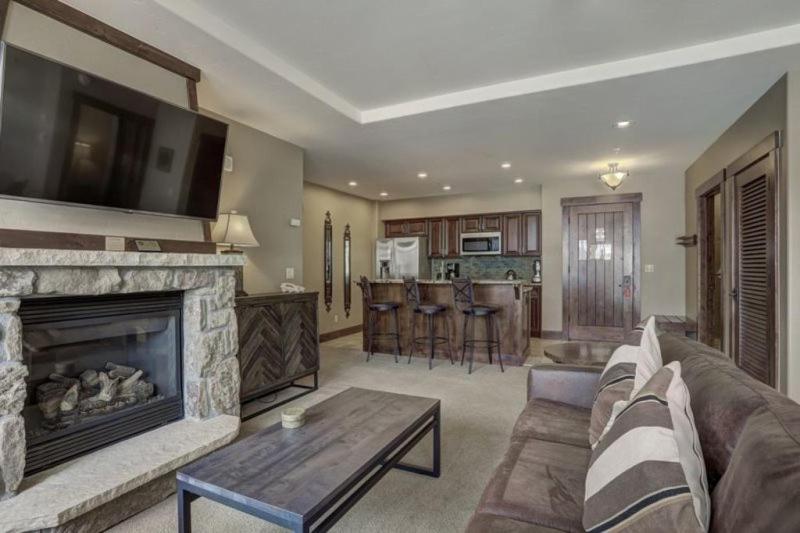 Crystal Peak Lodge 2 Bedroom Ski In, Ski Out Slopeside Condo At The Base Of Peak 7