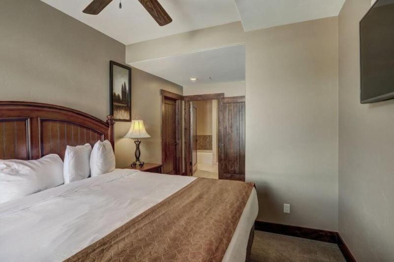 Crystal Peak Lodge 2 Bedroom Ski In, Ski Out Slopeside Condo At The Base Of Peak 7