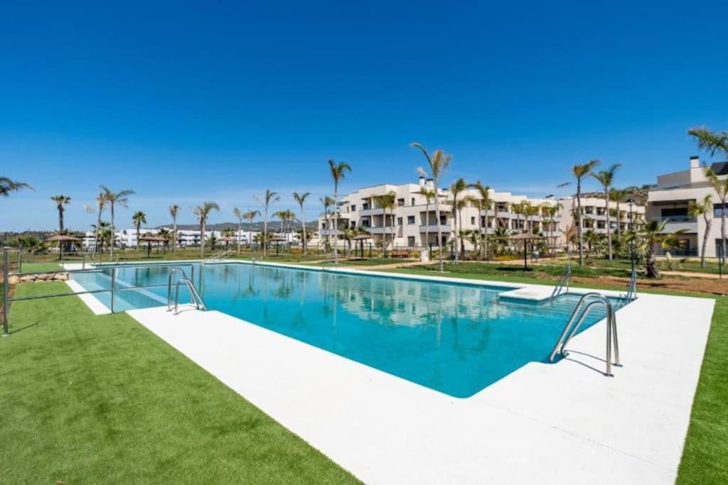 1º Línea de playa con piscina panorámica & parking