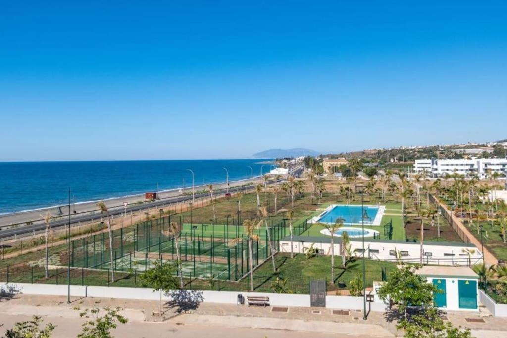 1º Línea de playa con piscina panorámica & parking
