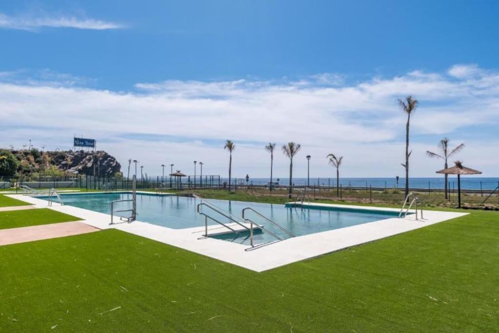 1º Línea de playa con piscina panorámica & parking