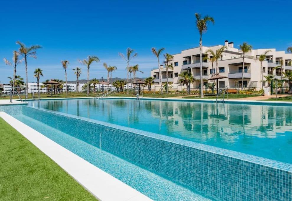 1º Línea de playa con piscina panorámica & parking