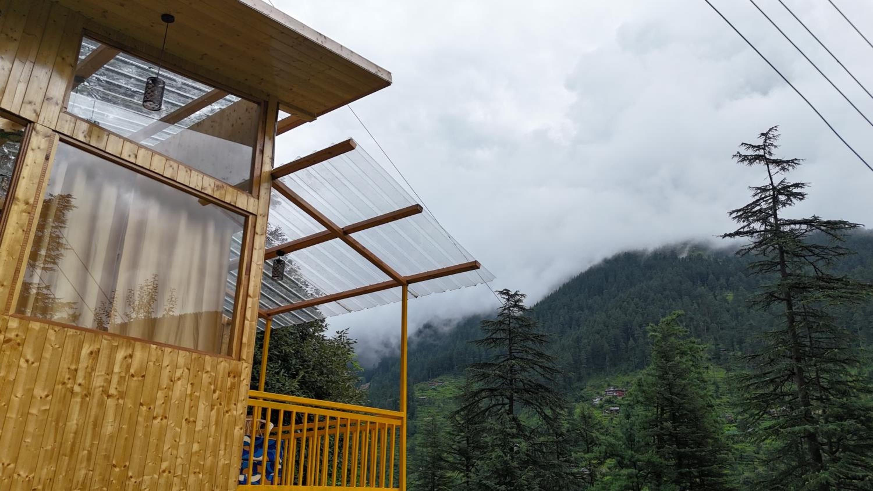TreeHouse by The Woodpecker Inn Jibhi